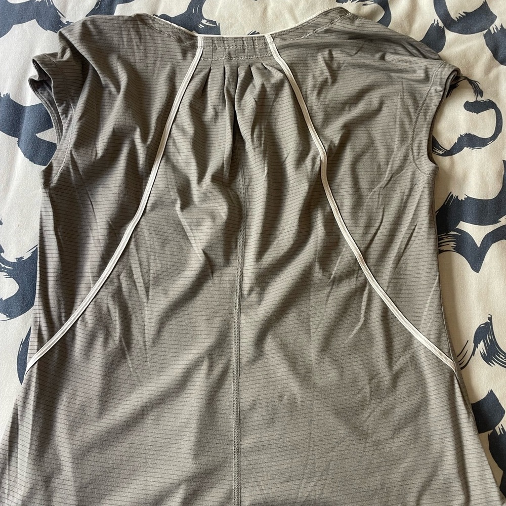 Workout top bundle! - Picture 3 of 9